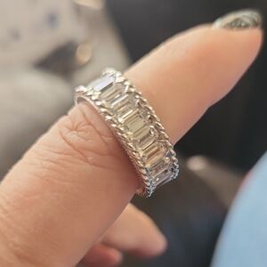 Elegant Silver Women's Ring Size 8.5